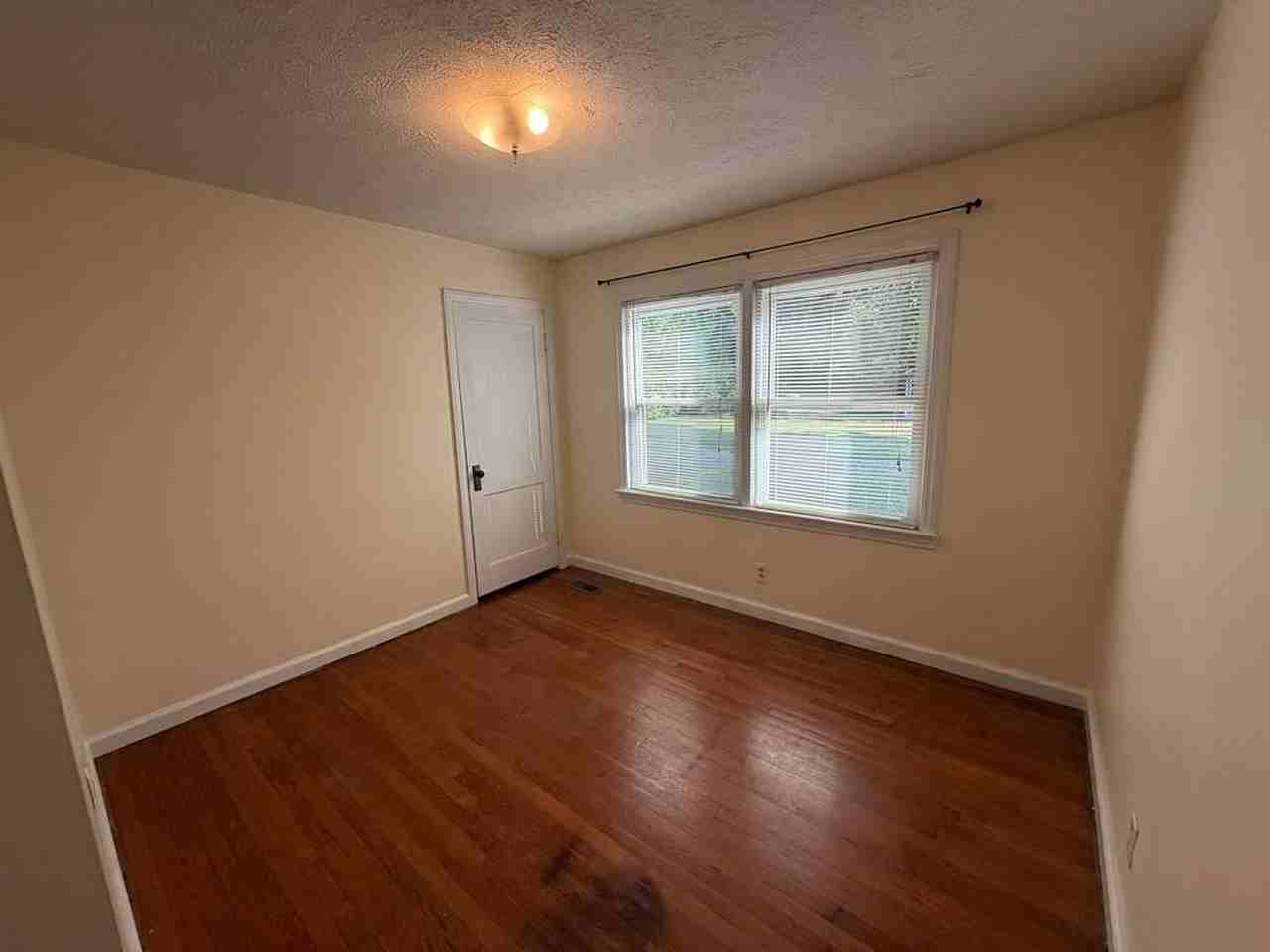 6006 Chalmers Dr - Photo 7 of 13