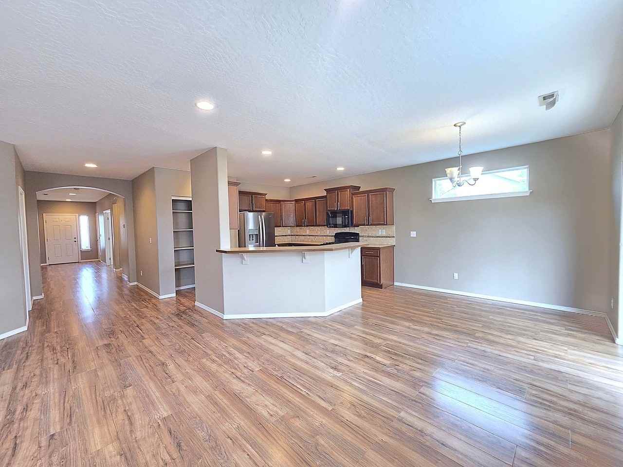 12805 W Pacific Ave - Photo 3 of 37