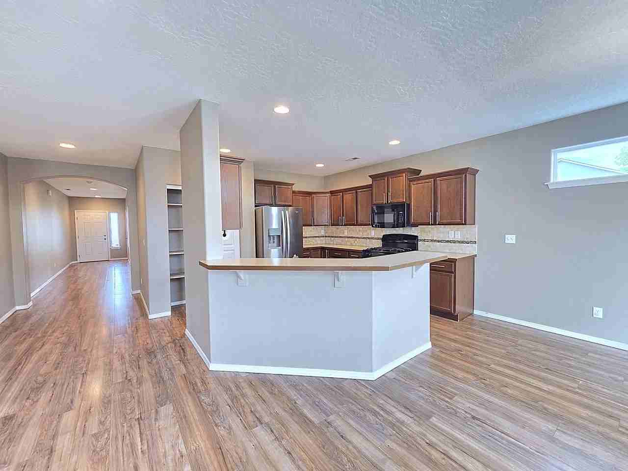 12805 W Pacific Ave - Photo 5 of 37