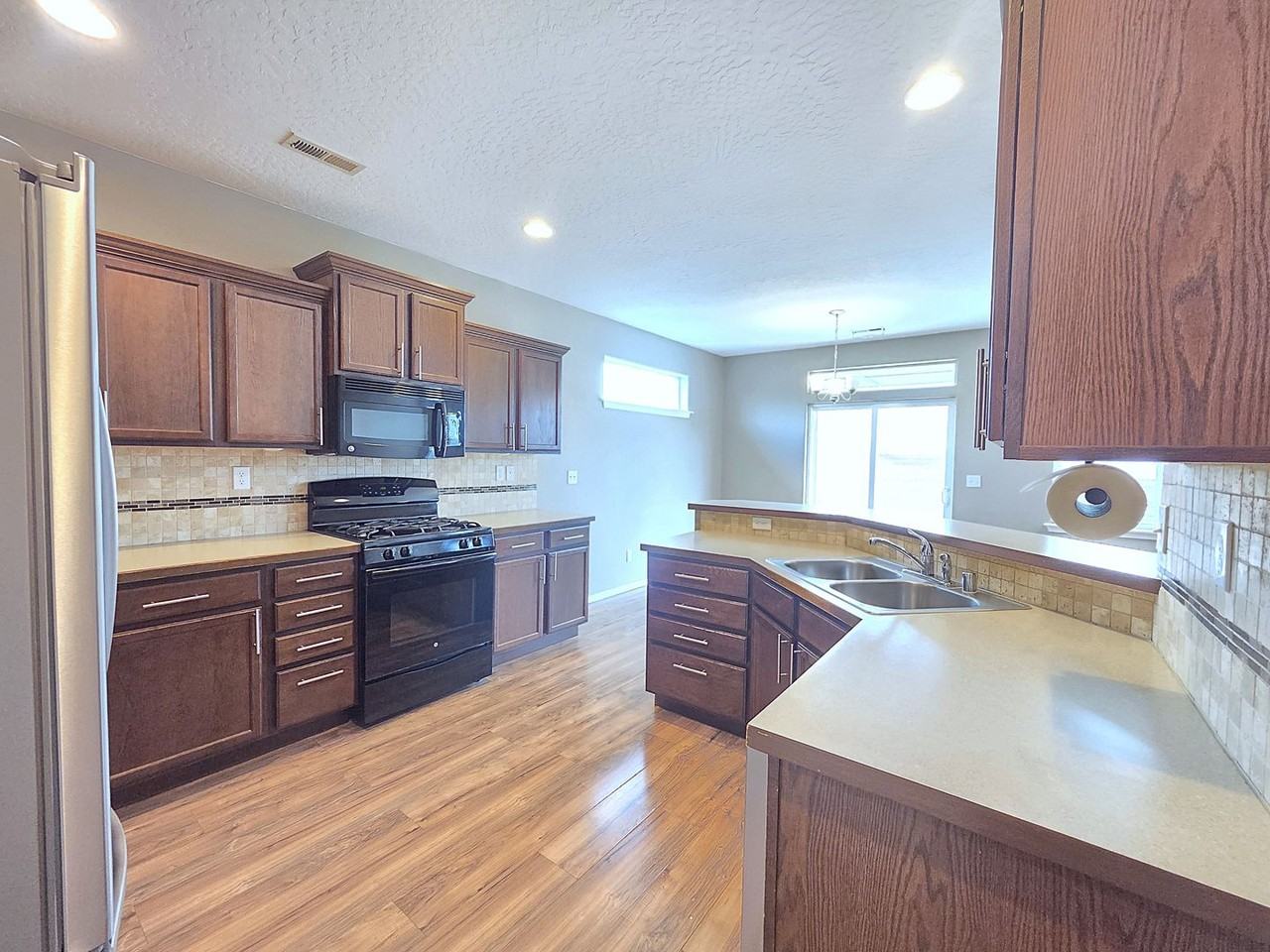 12805 W Pacific Ave - Photo 7 of 37
