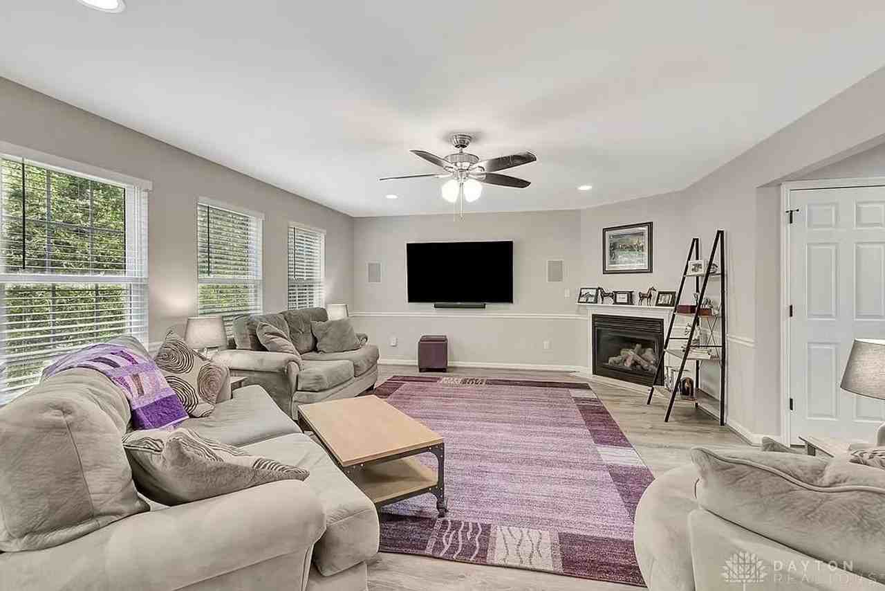 626 Honor Ln - Photo 3 of 10