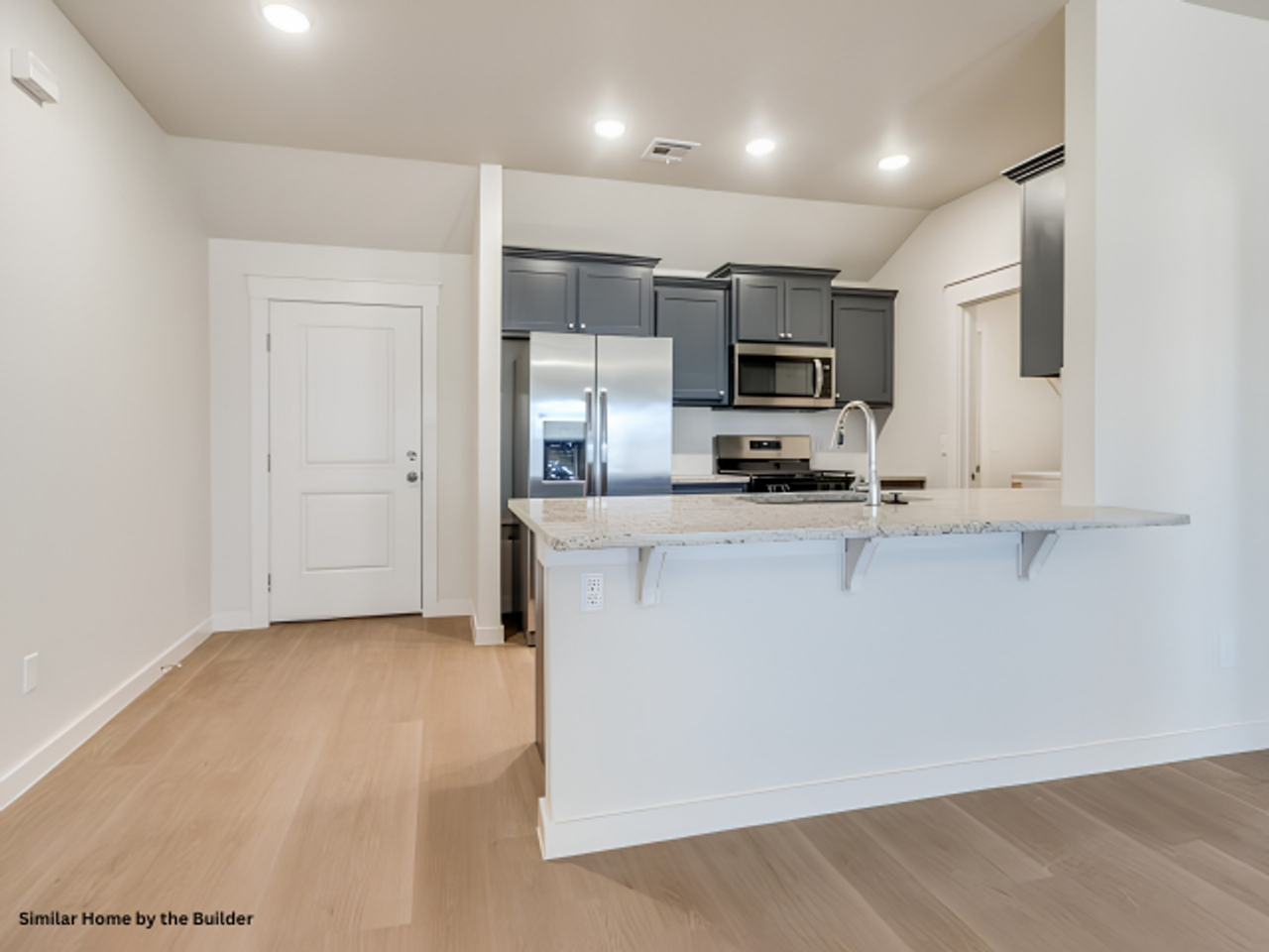 1608 Highland Loop - Photo 2 of 21
