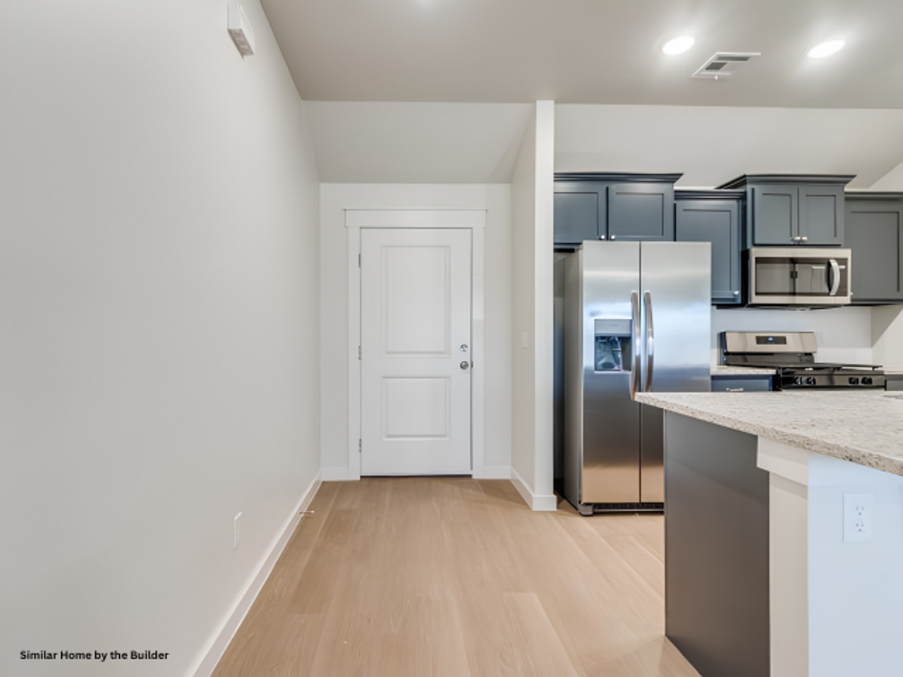 1608 Highland Loop - Photo 3 of 21