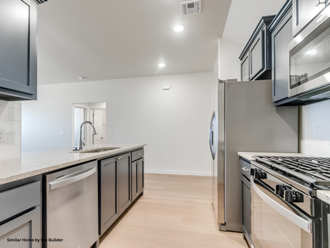 1608 Highland Loop - Photo 4 of 21