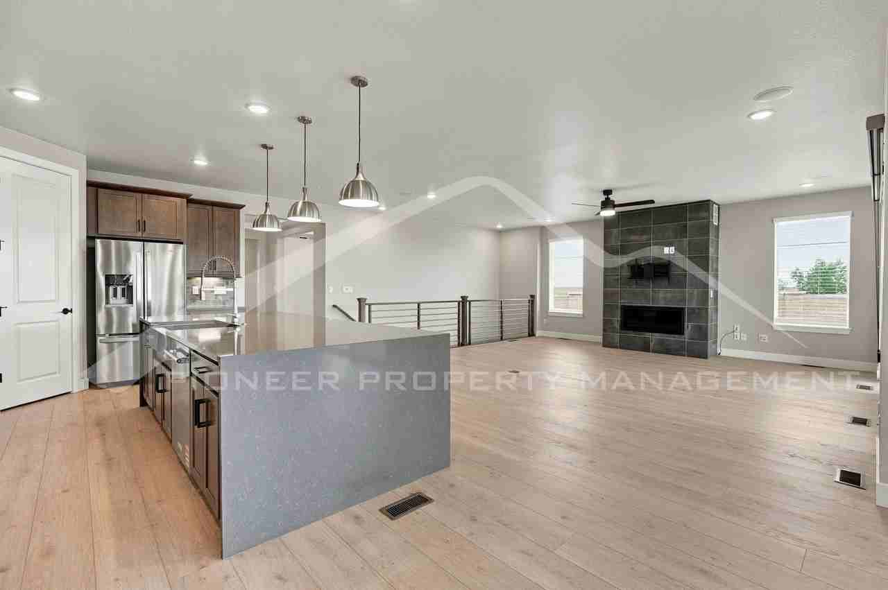 23928 E 42nd Ave - Photo 4 of 24