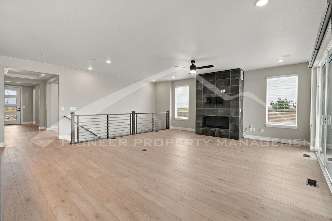 23928 E 42nd Ave - Photo 5 of 24