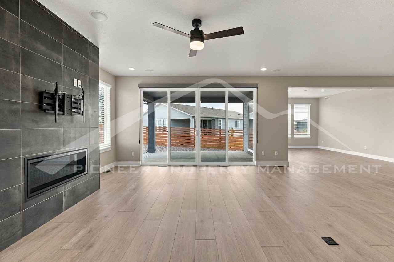 23928 E 42nd Ave - Photo 6 of 24
