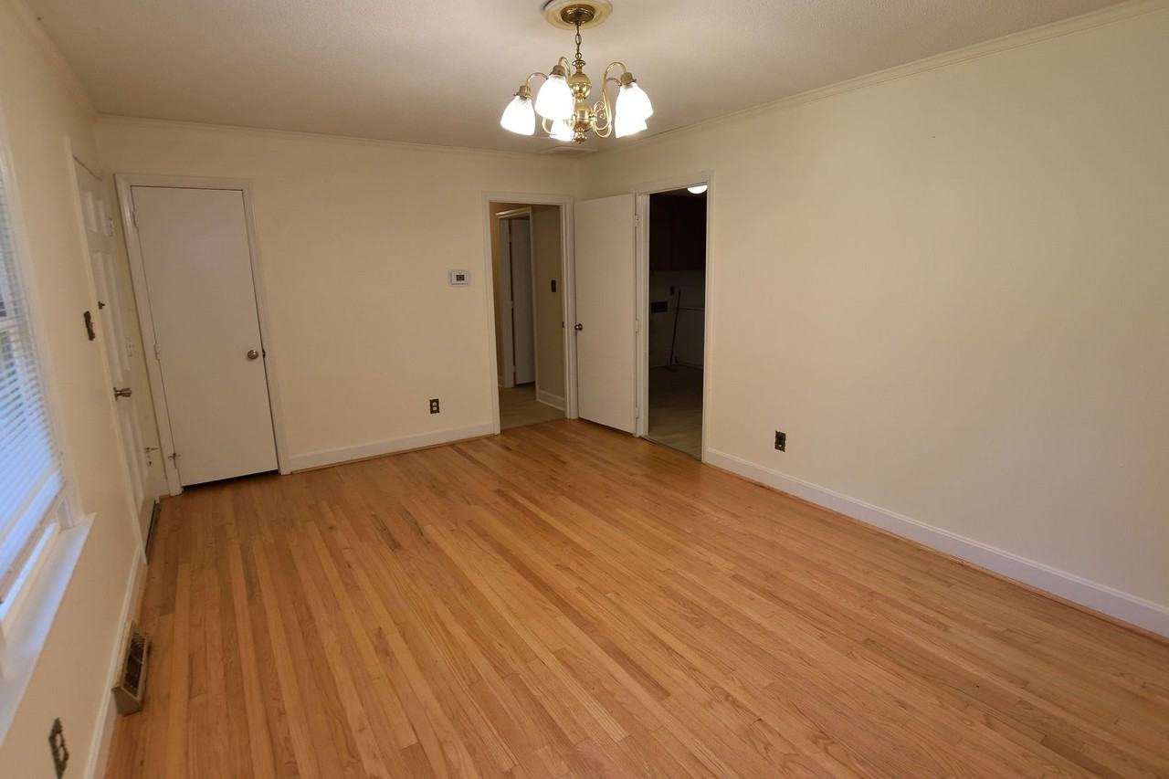 625 Powell Dr - Photo 3 of 12