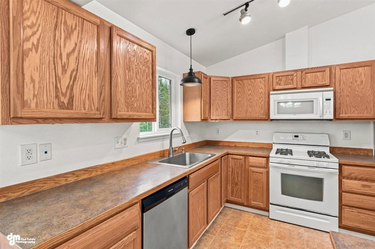 6921 W Gruening Pl - Photo 7 of 26