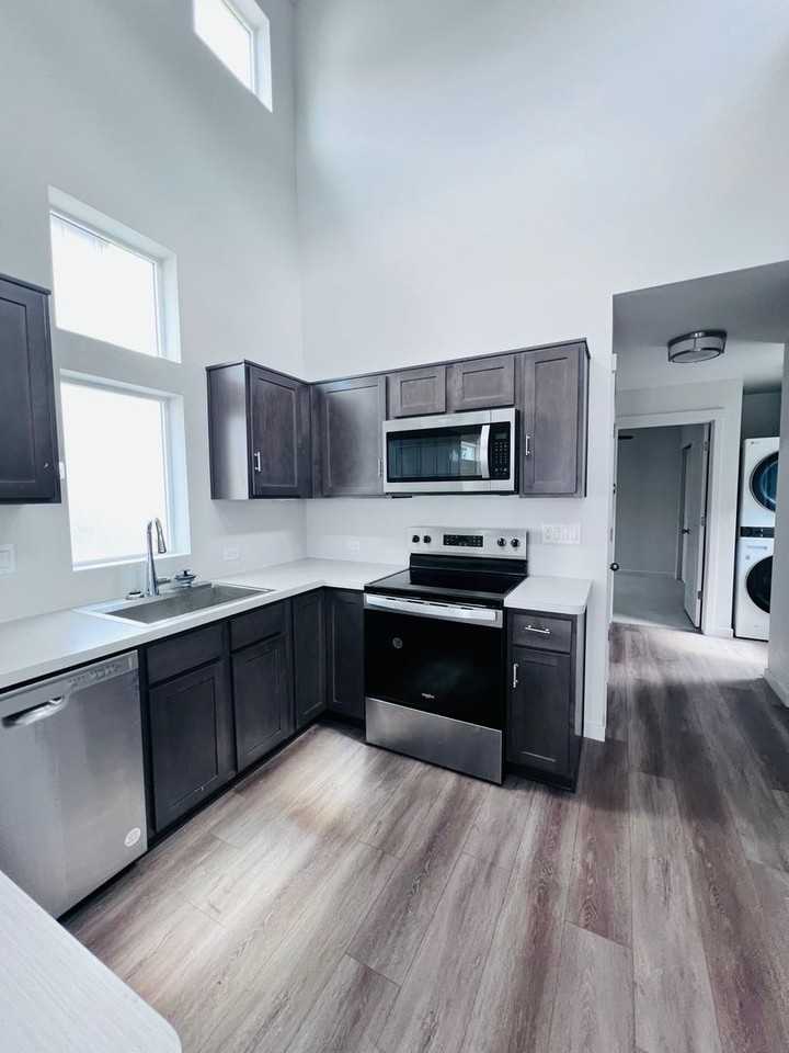 3565 Greenways Main Blvd - Photo 3 of 9