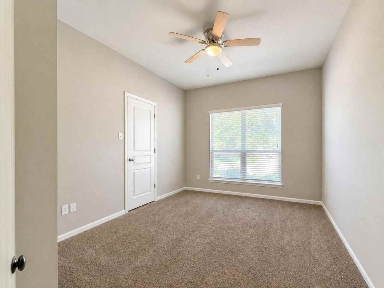 421 Cross Dr - Photo 4 of 14