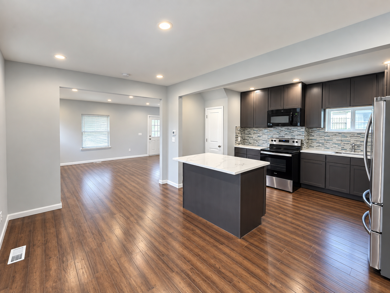 3409 Olive St - Photo 5 of 17