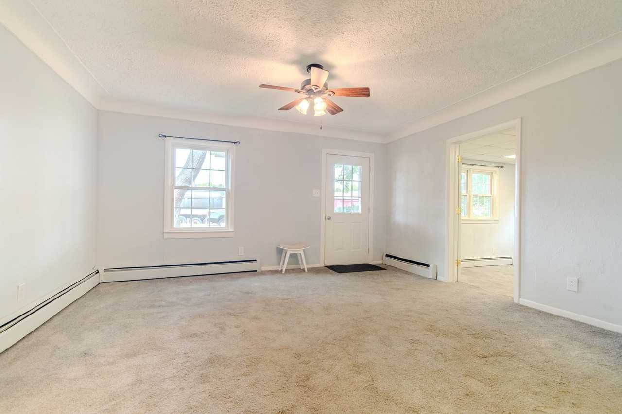 4644 Rochester Rd - Photo 7 of 19