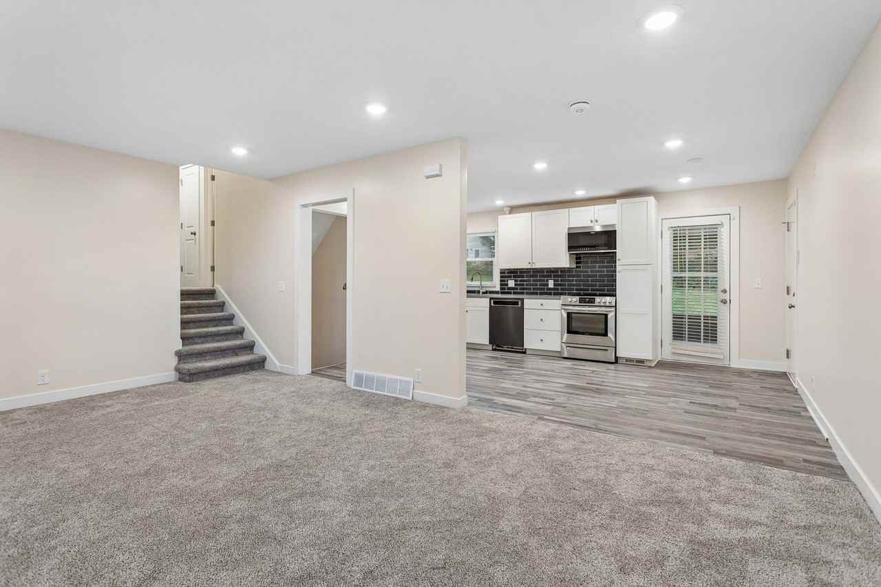 10012 Bedford Ave - Photo 4 of 24