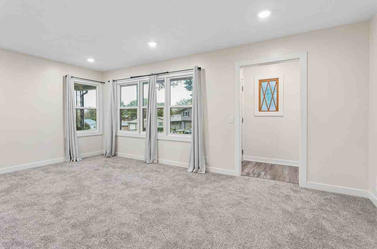 10012 Bedford Ave - Photo 5 of 24