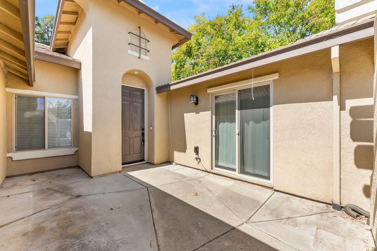 10000 Shana Way - Photo 2 of 46