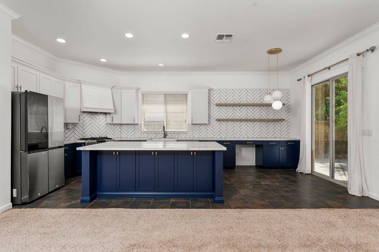 10000 Shana Way - Photo 3 of 46