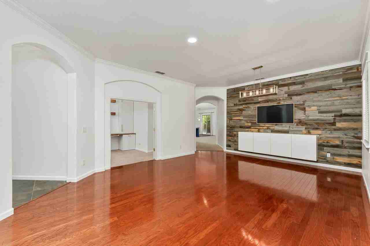 10000 Shana Way - Photo 6 of 46