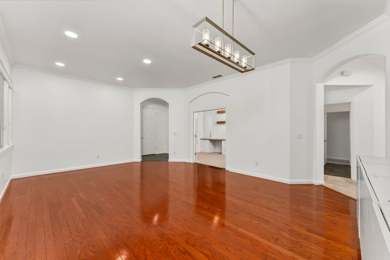 10000 Shana Way - Photo 7 of 46