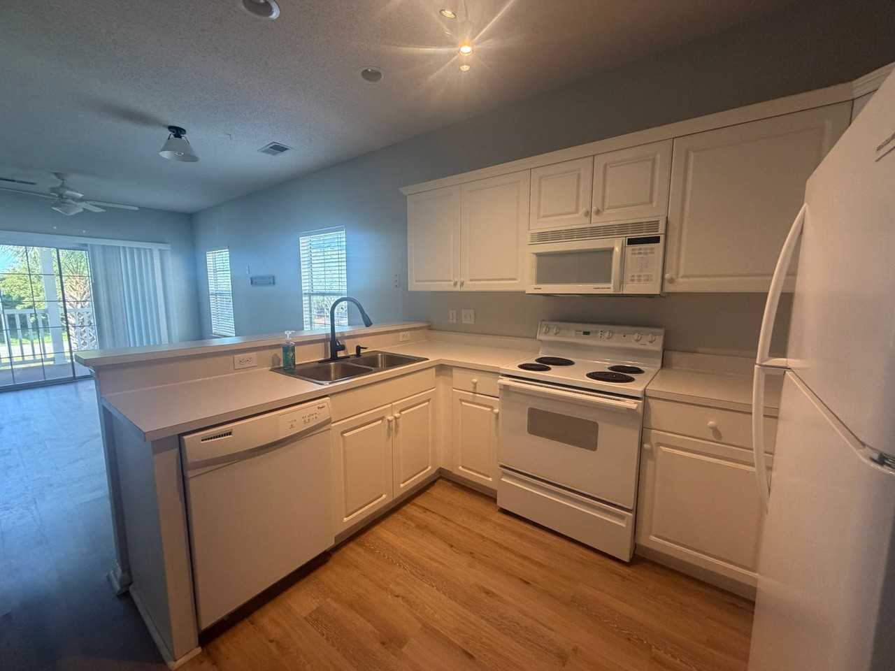2020 Cross Gate Blvd #201 - Photo 5 of 11
