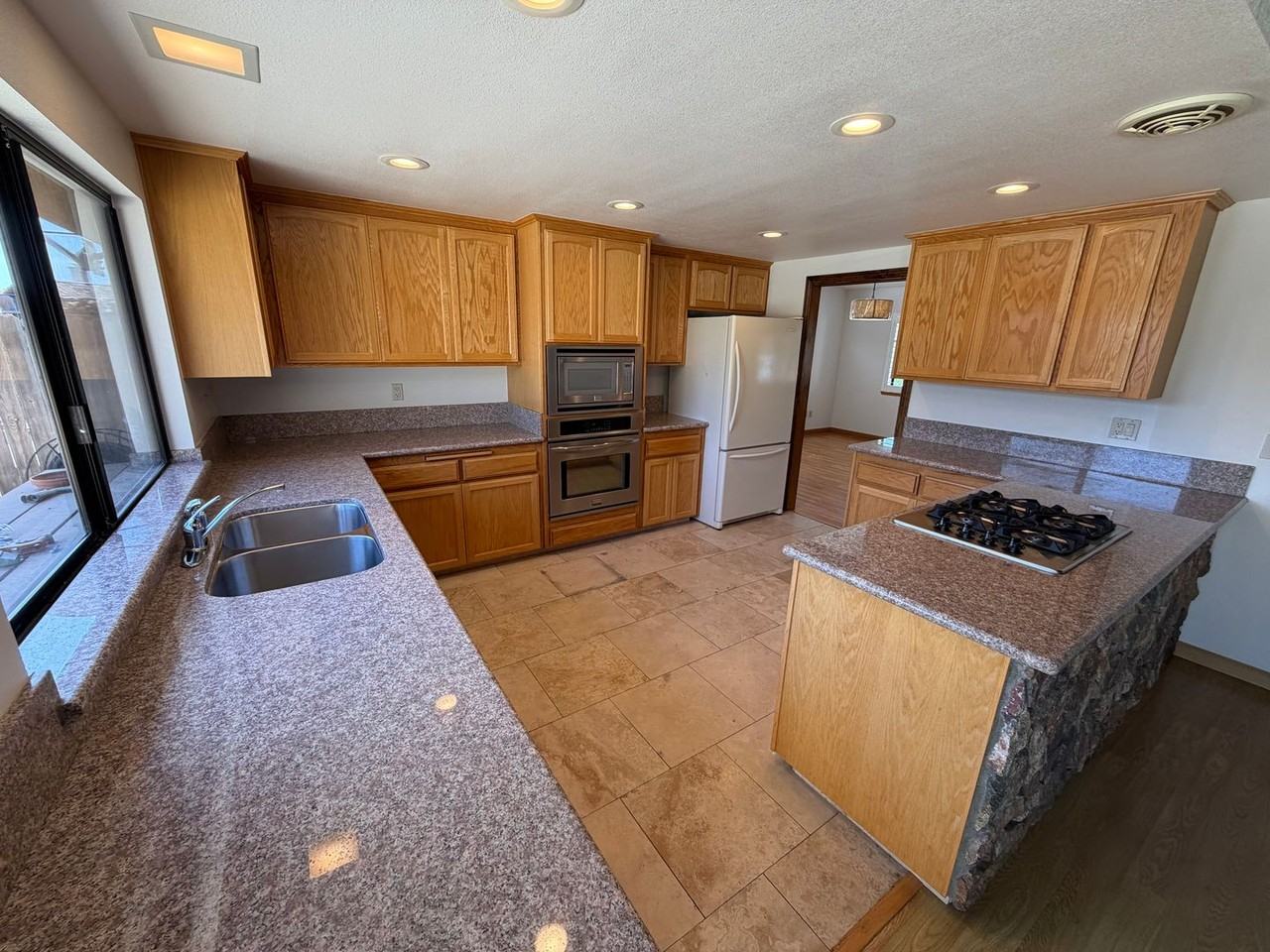 818 Harrison Dr - Photo 3 of 21