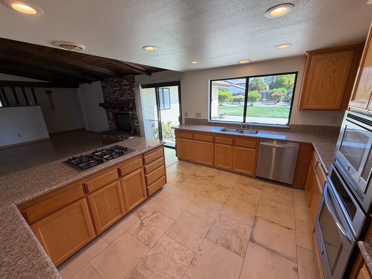 818 Harrison Dr - Photo 4 of 21