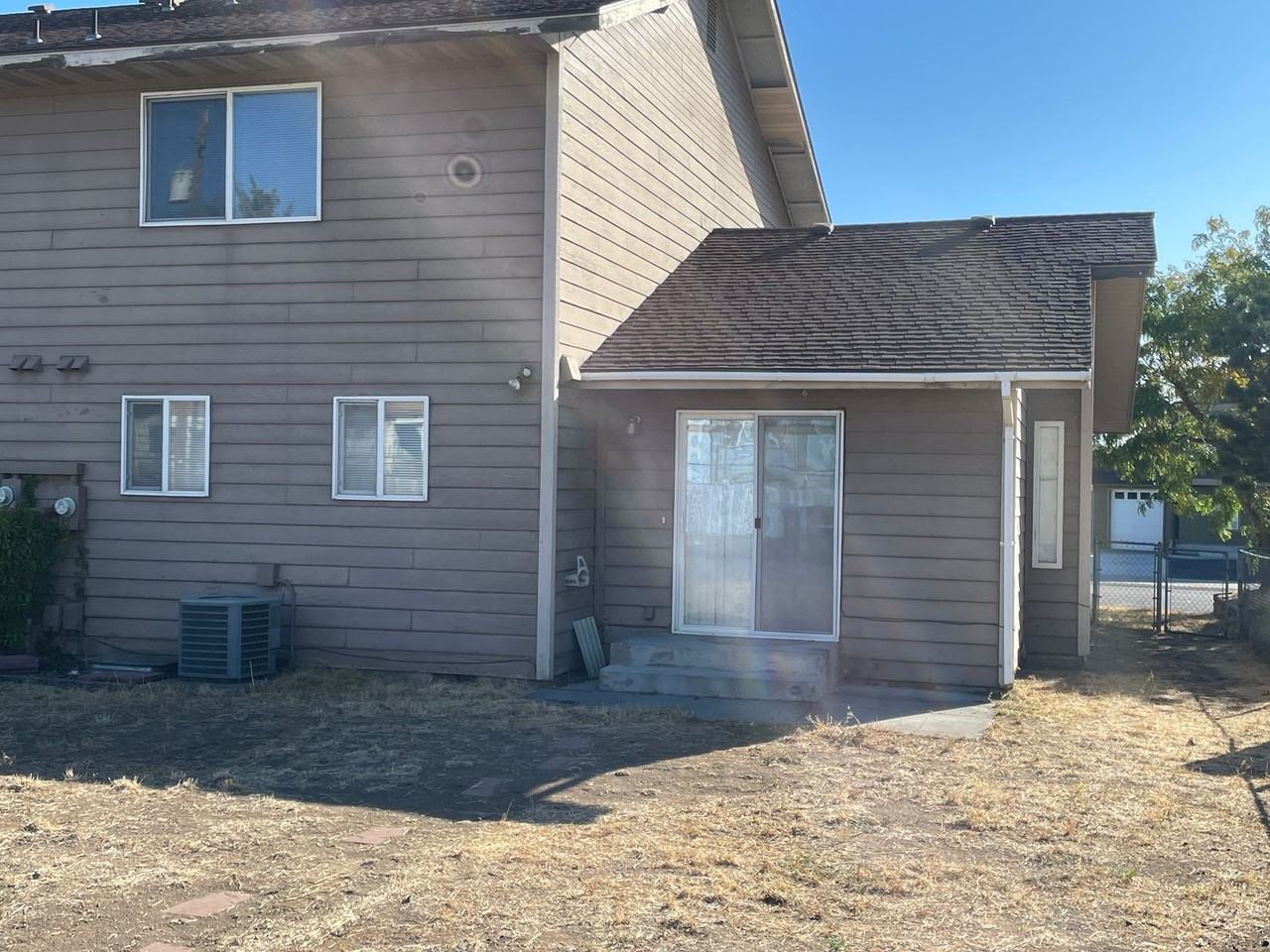 1322 W Lakeside Dr - Photo 2 of 16