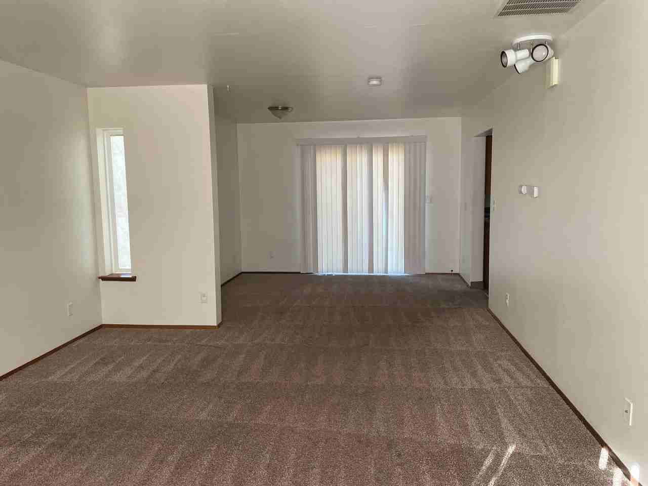 1322 W Lakeside Dr - Photo 3 of 16