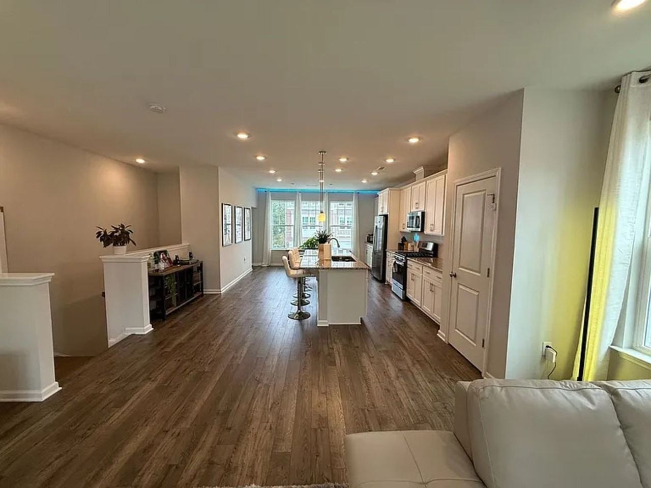 1228 Commack Dr - Photo 4 of 45