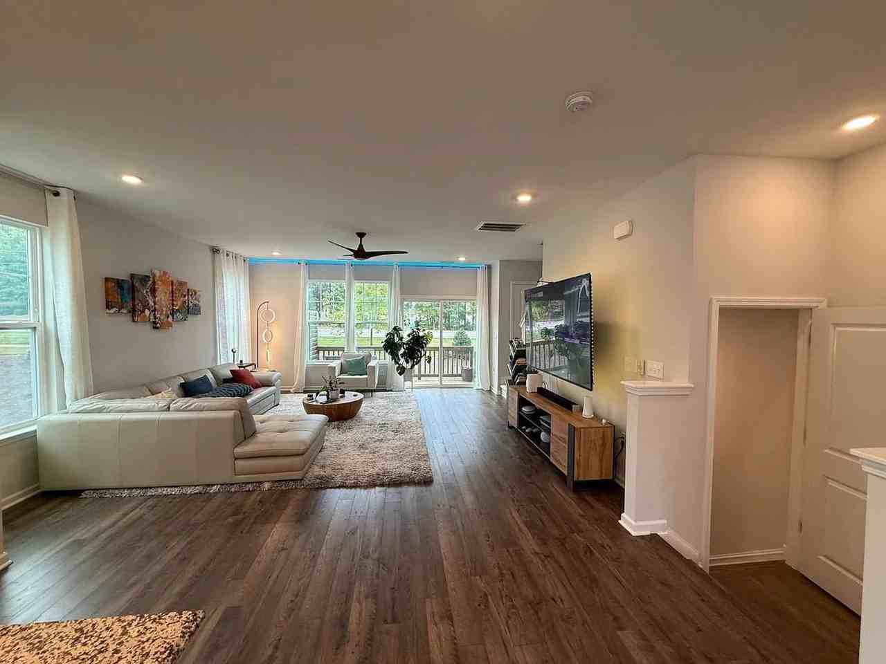 1228 Commack Dr - Photo 5 of 45