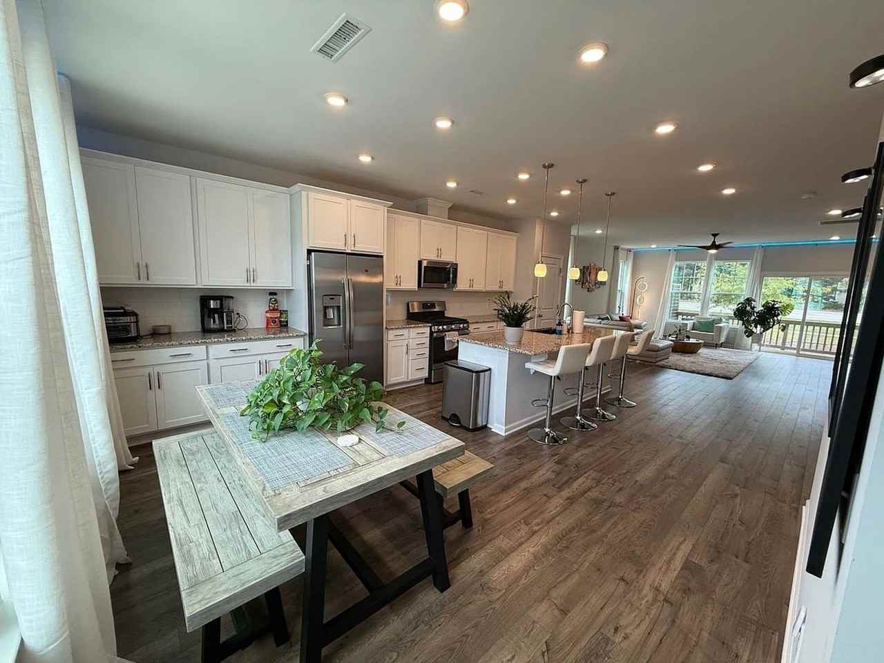 1228 Commack Dr - Photo 7 of 45