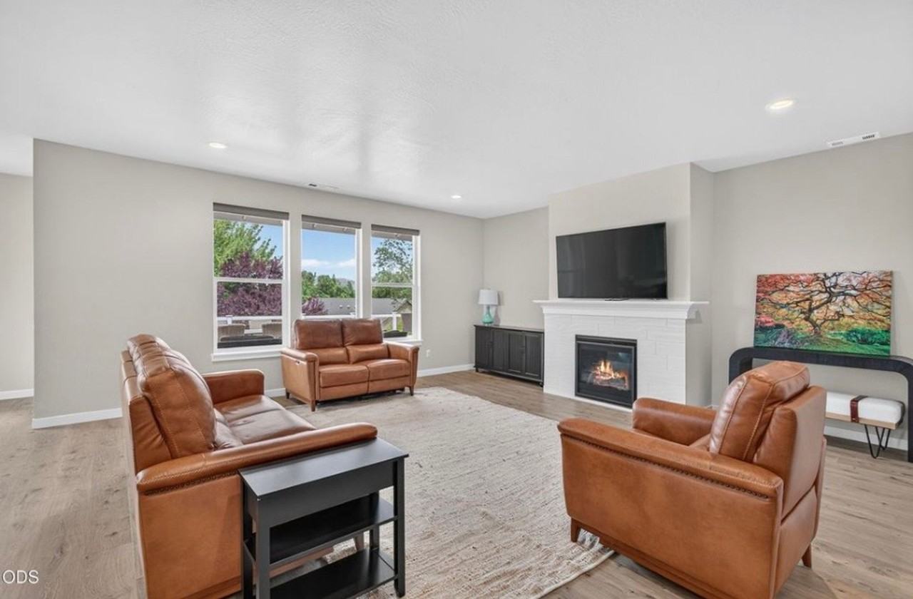 327 327 Arrowhead Trail Drive - Photo 3 of 28