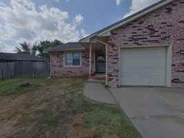 featured image of 1855 N Doreen St