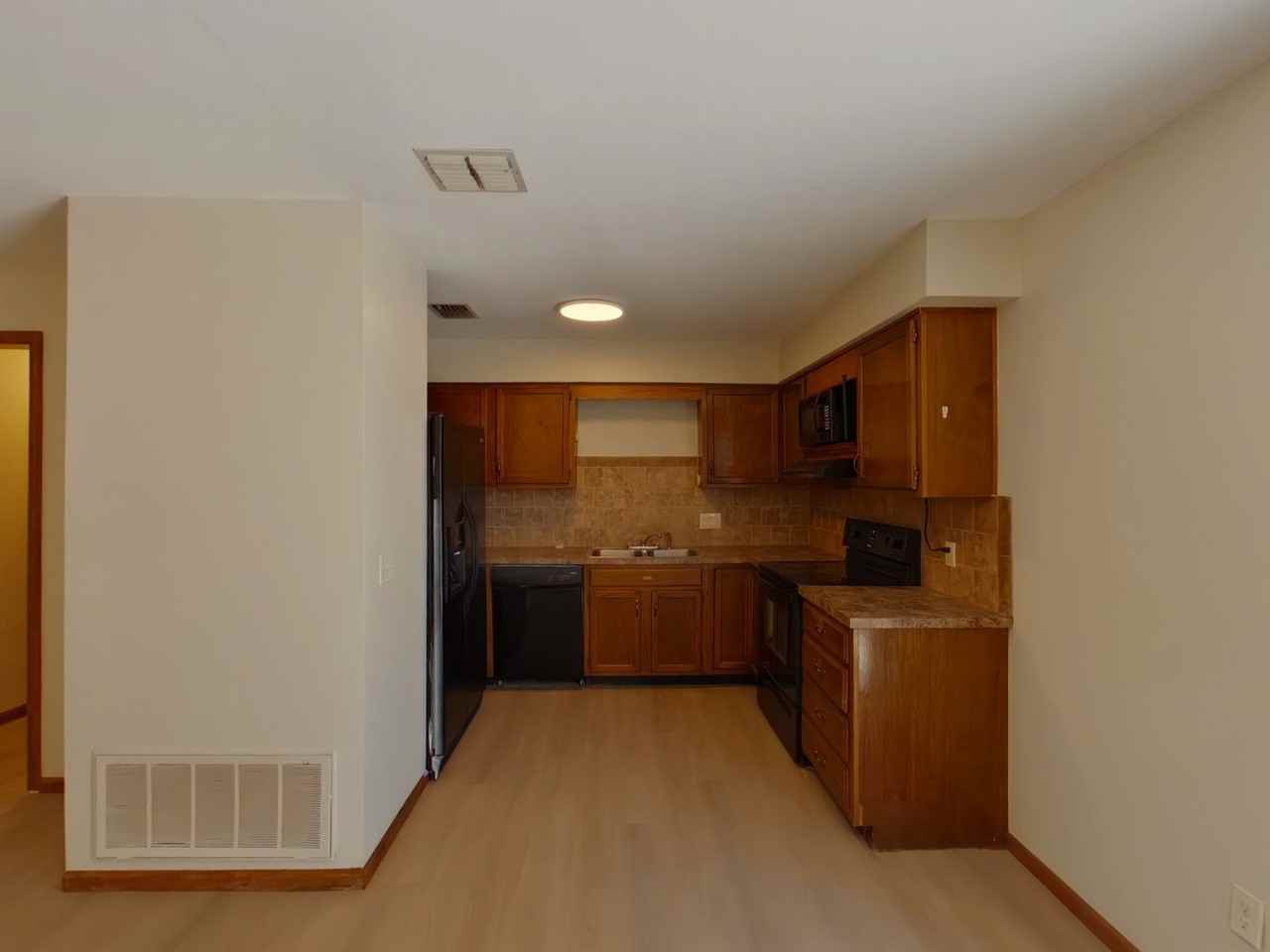 1855 N Doreen St - Photo 4 of 16