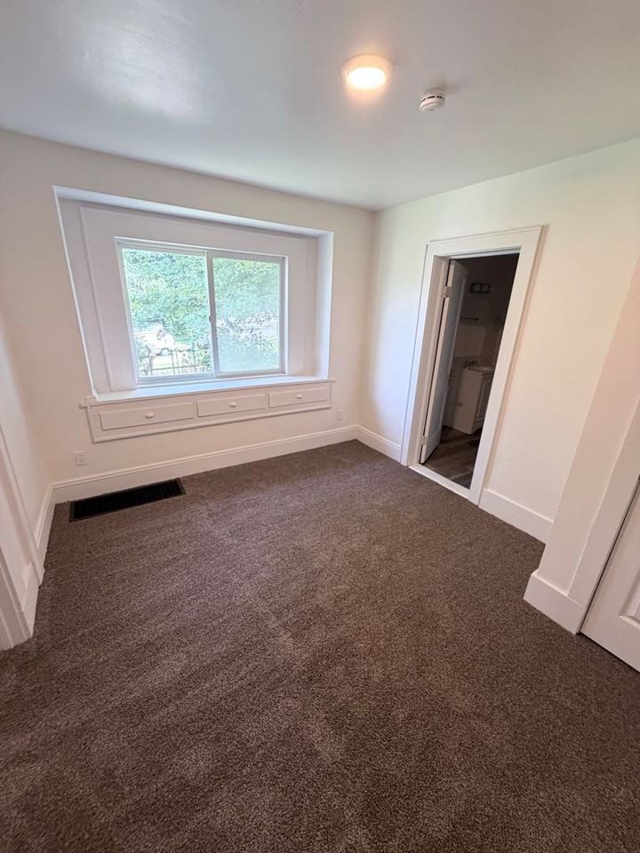 2250 Bellfield Ave - Photo 3 of 15