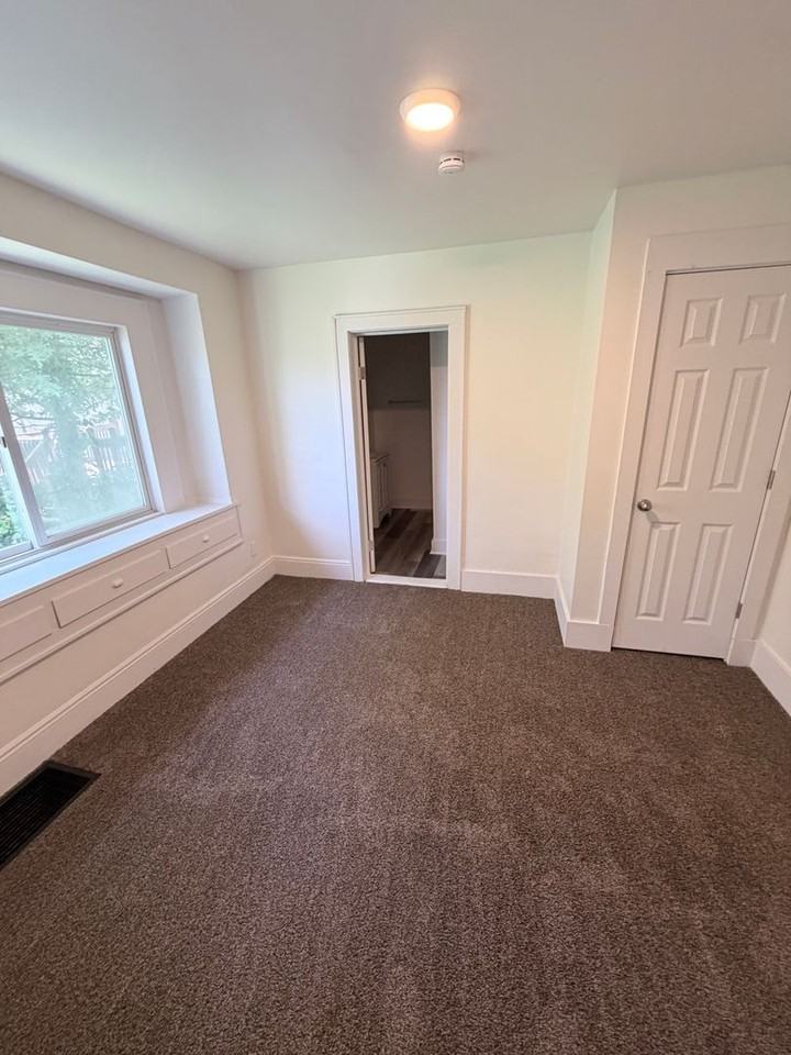 2250 Bellfield Ave - Photo 4 of 15