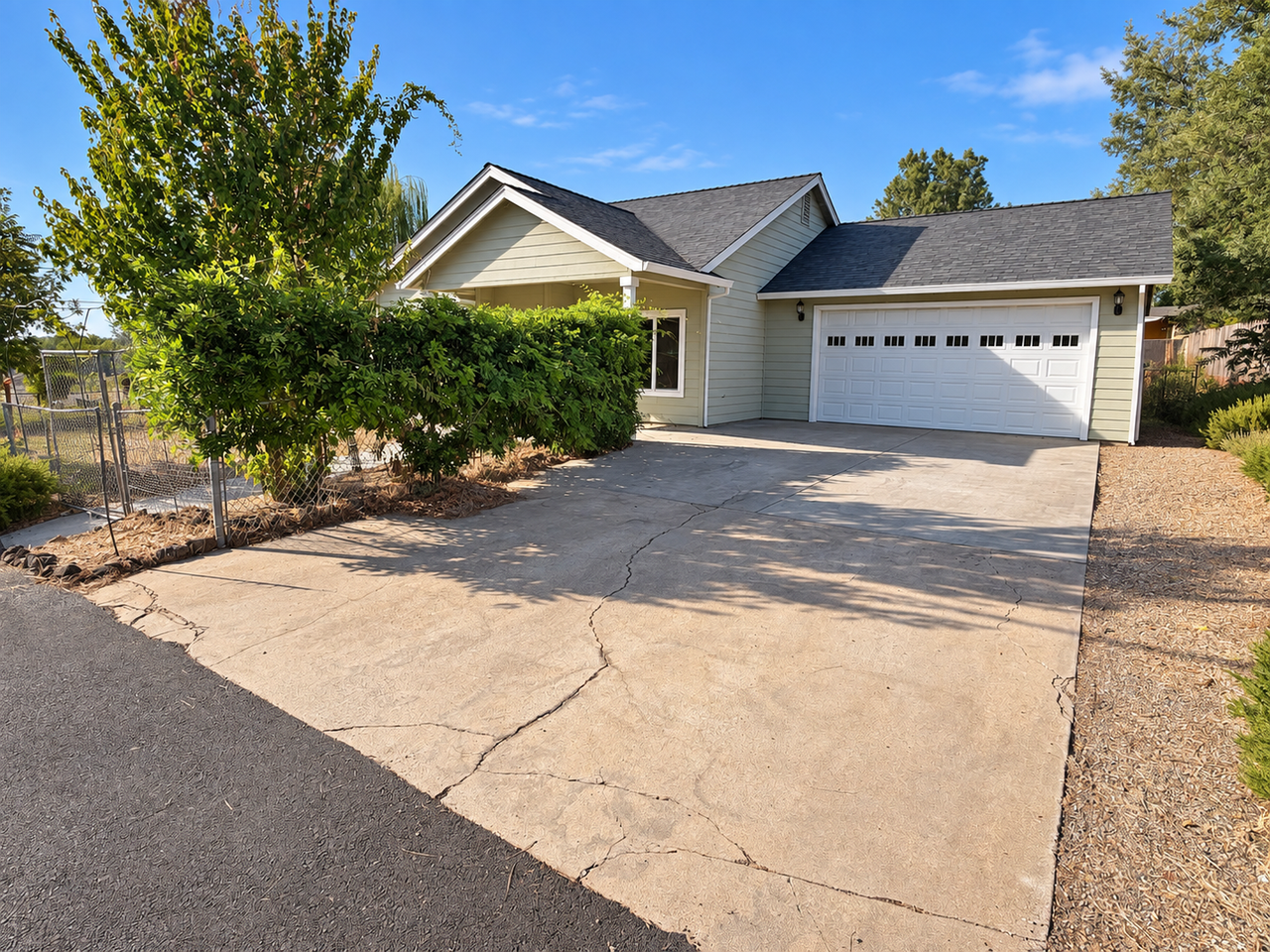 435 Apple Ln - Photo 3 of 8