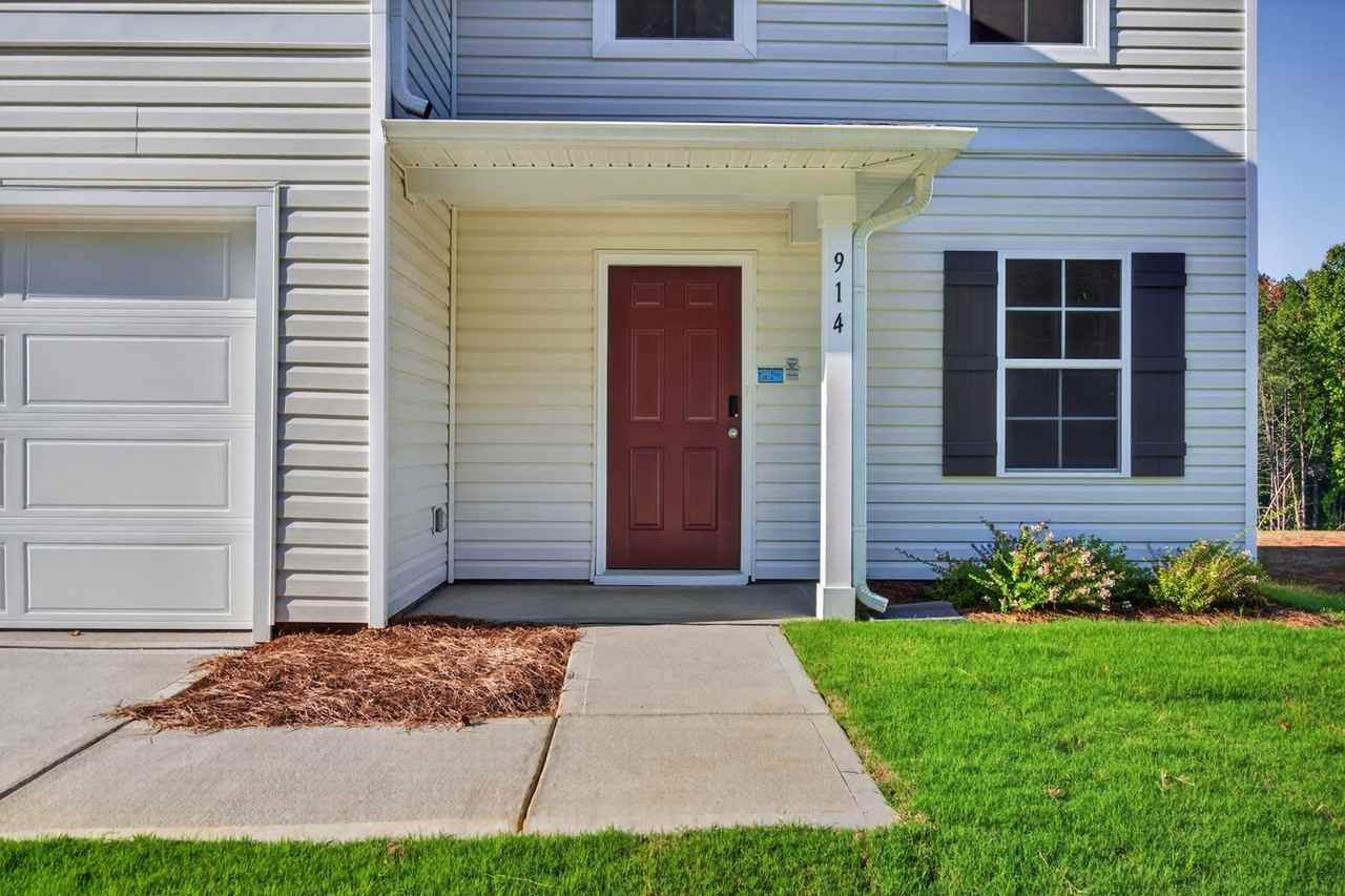882 Waterworks Rd - Photo 3 of 32