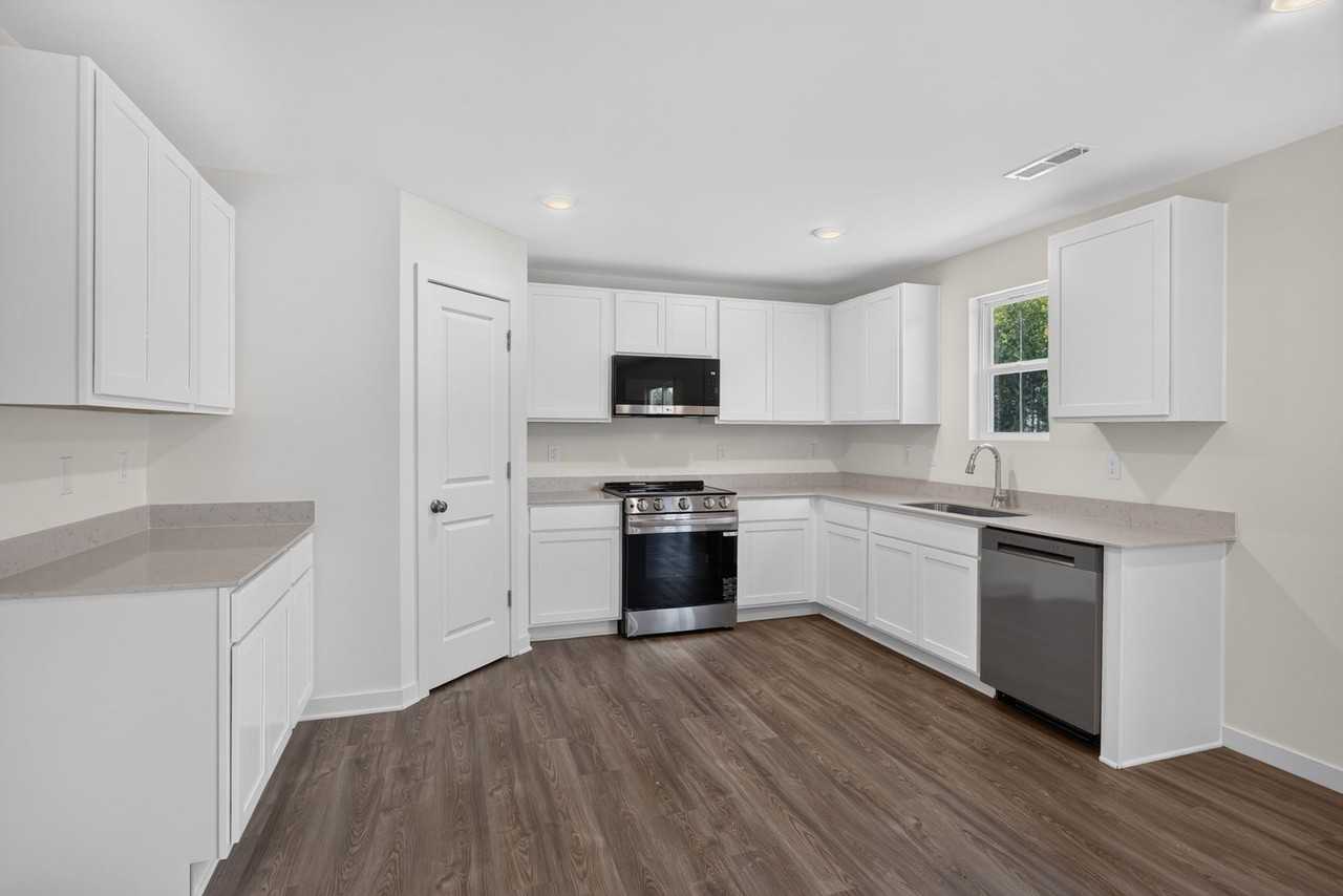 882 Waterworks Rd - Photo 4 of 32