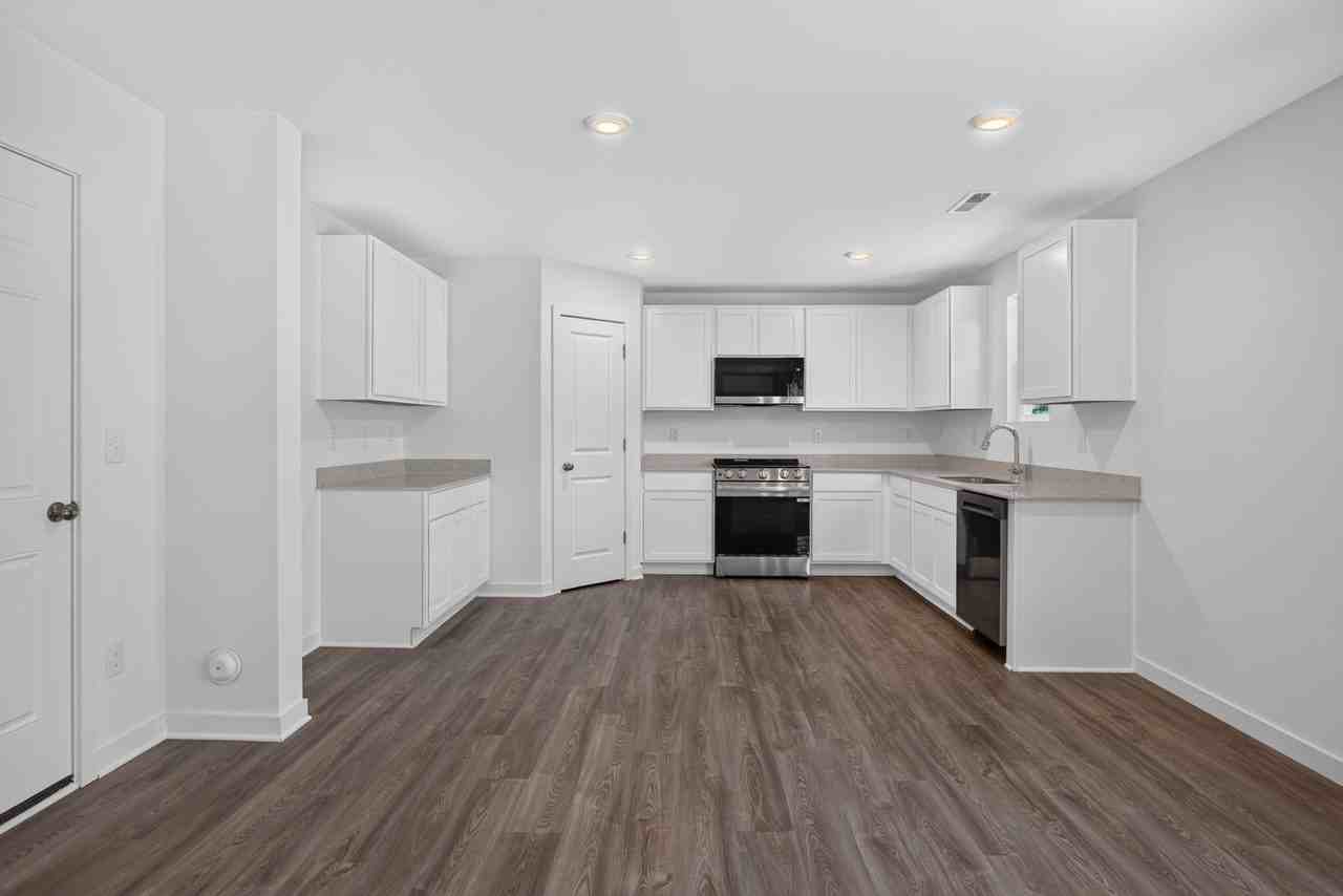 882 Waterworks Rd - Photo 7 of 32