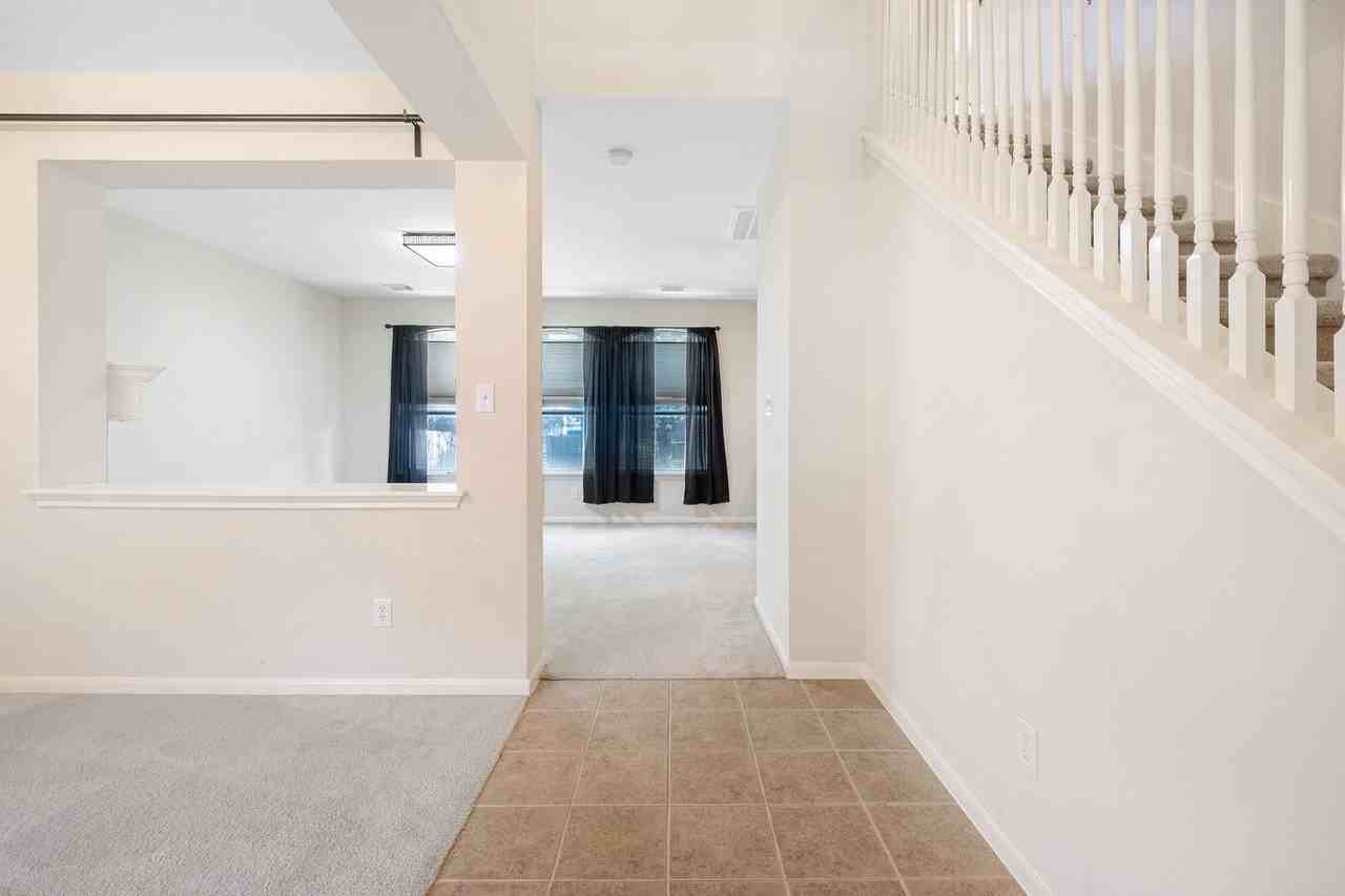 1726 Rosenborough Ln S - Photo 4 of 31