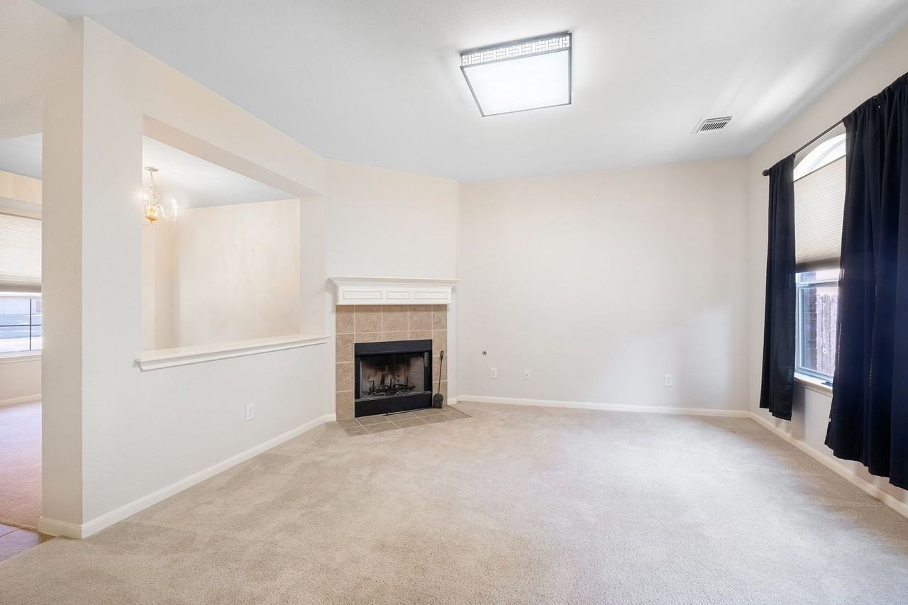 1726 Rosenborough Ln S - Photo 7 of 31