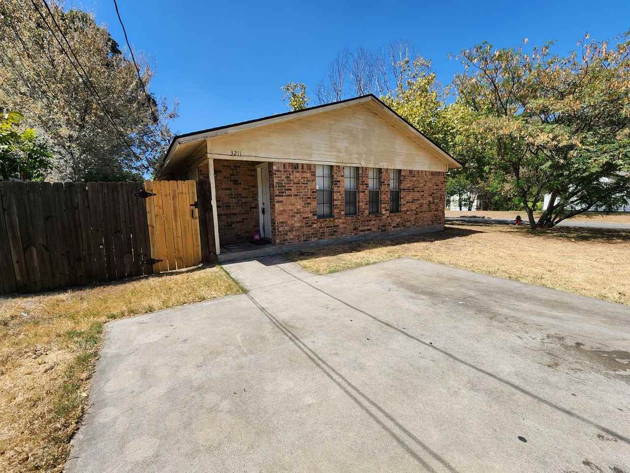 3211 3211 Eastridge Dr. - 3211 Eastridge Drive - Photo 2 of 15