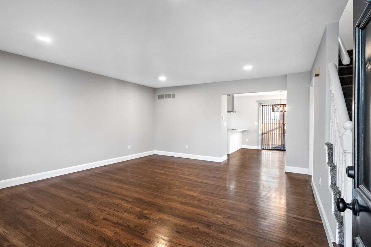 6464 Oakland Ave - Photo 5 of 33
