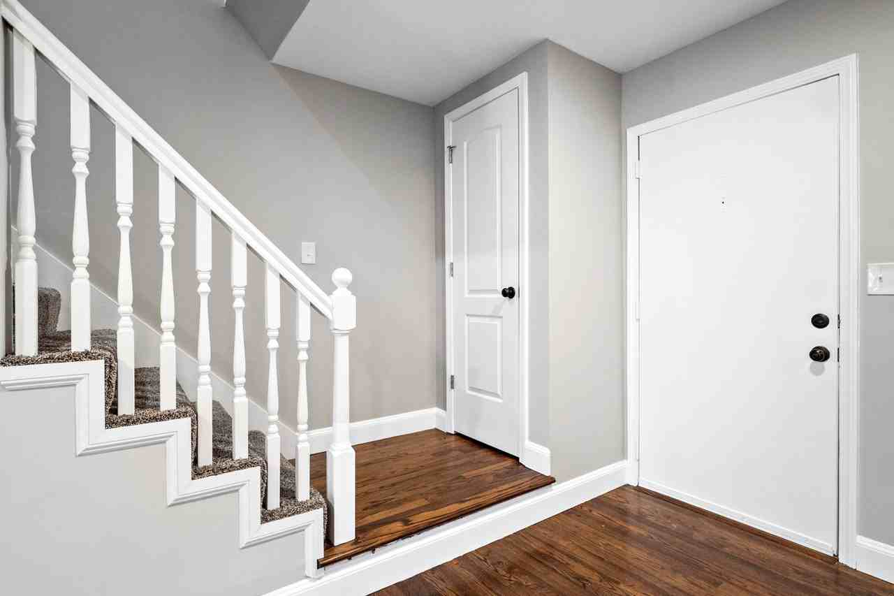 6464 Oakland Ave - Photo 6 of 33