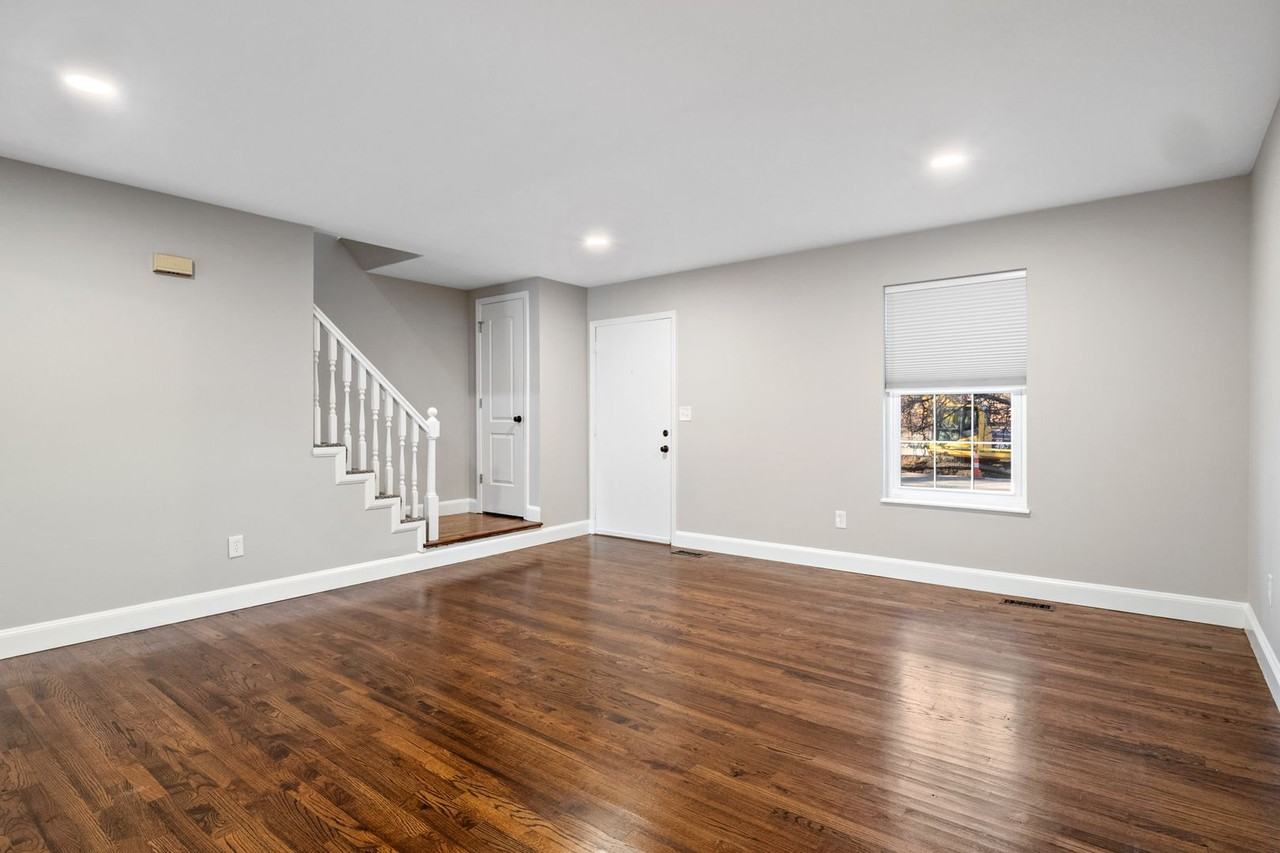 6464 Oakland Ave - Photo 7 of 33