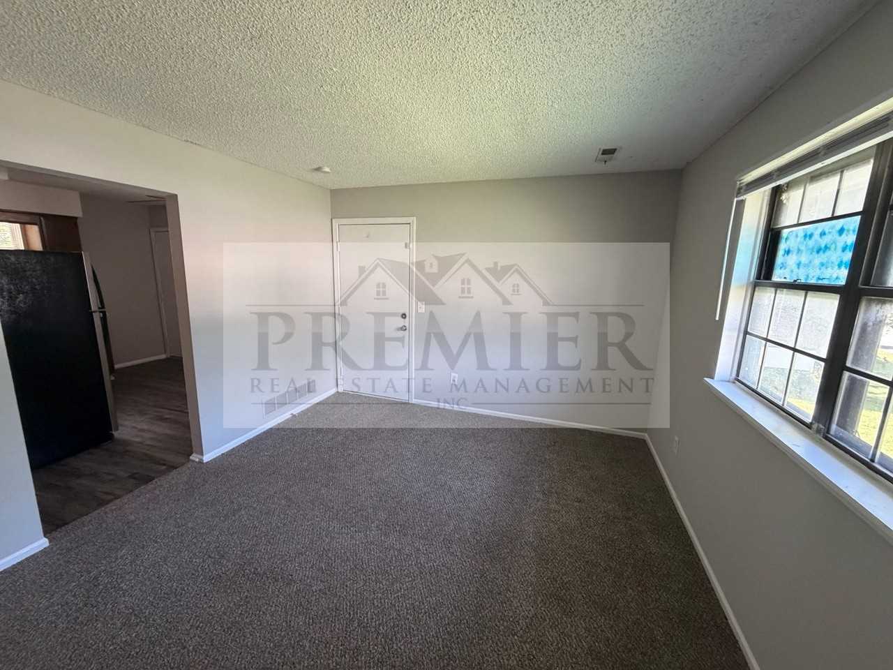 240 W Kump St #C - Photo 3 of 12