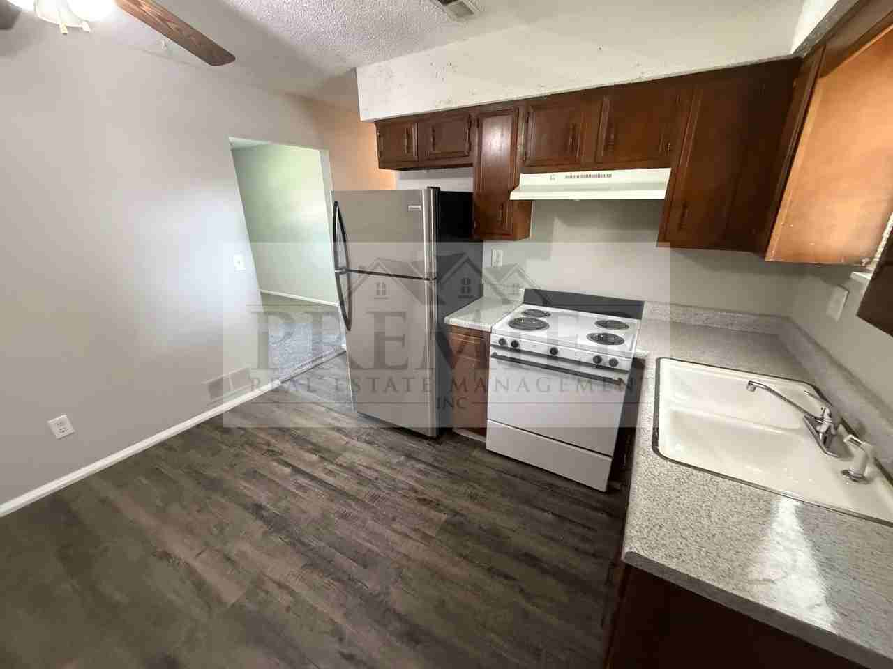 240 W Kump St #C - Photo 4 of 12