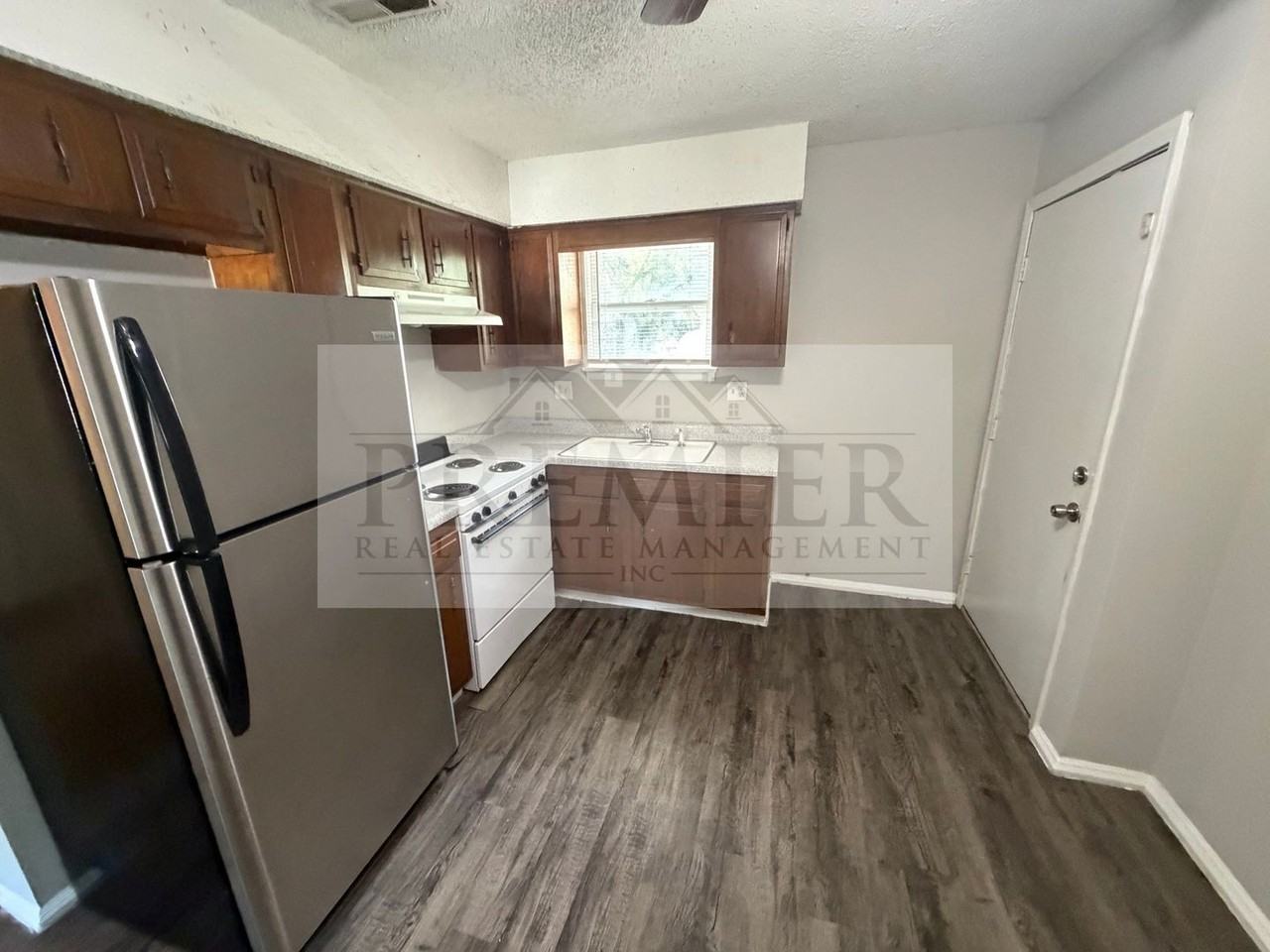 240 W Kump St #C - Photo 5 of 12