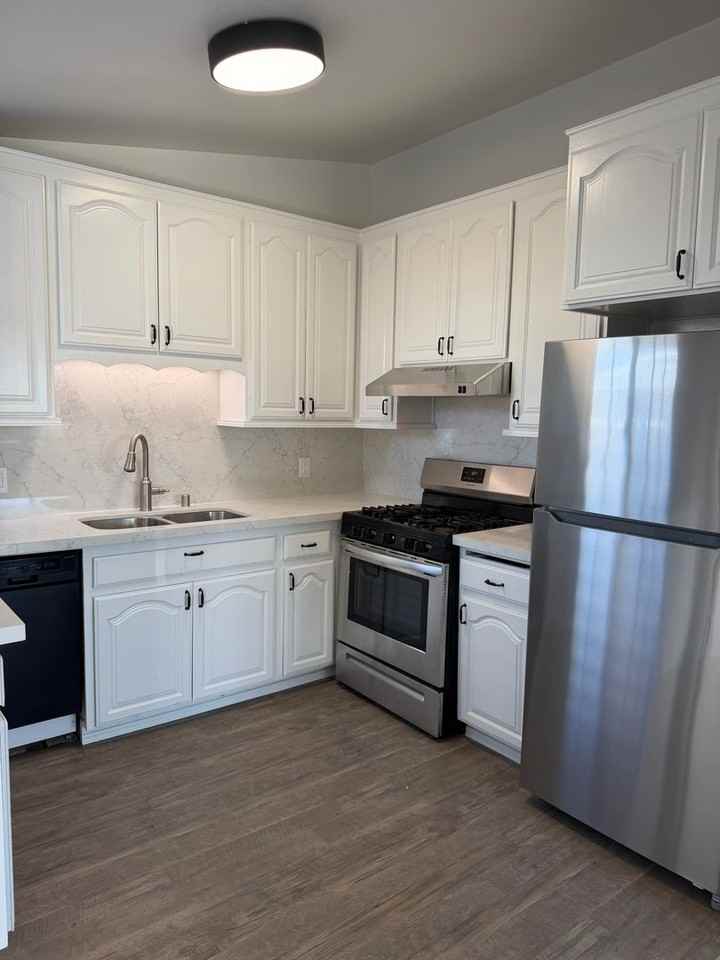 2124 Hemlock Ave - Photo 3 of 12